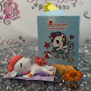 Tokidoki fun in the sun nap time bubble Figure Set White Coral Beach Unicorn